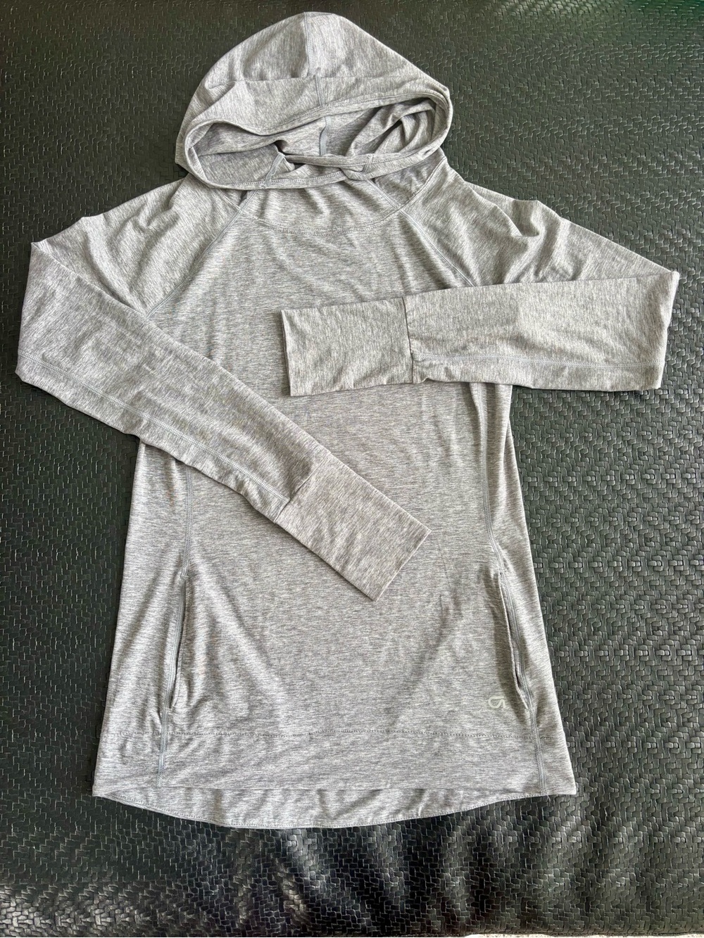 Women’s gap fit Breathe Light Gray Hooded Long Sleeve Pullover